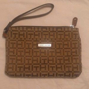 Tommy Hilfgler Wristlet